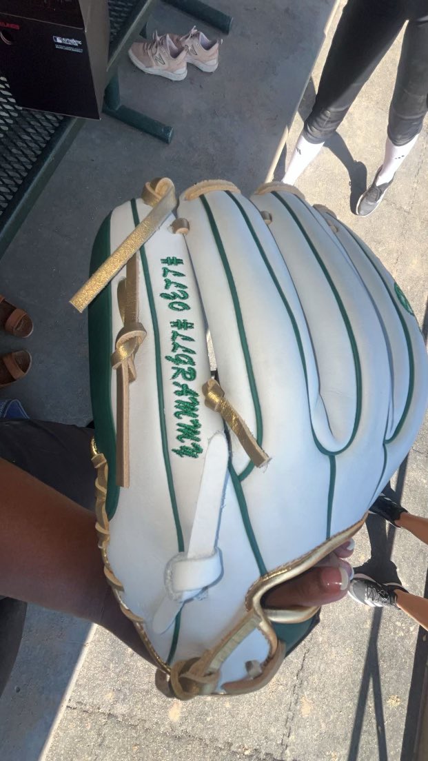MaddieMadz_'s tweet photo. Got my Glove and I love it!!! @SacStSoftball #LLGrammy #LLZo https://t.co/7Ug0HEhL2X