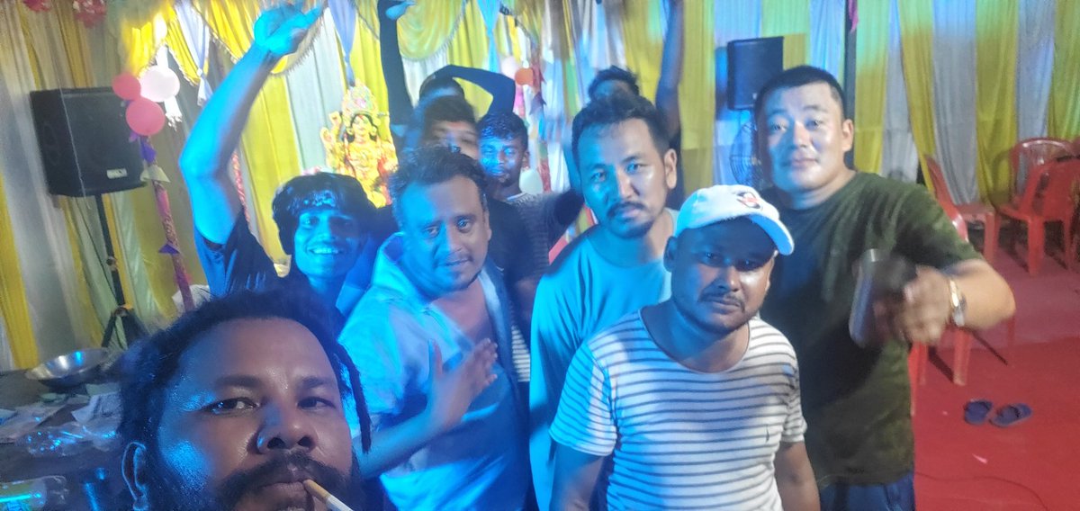 Stylis_Ajay's tweet image. तुम जैसे चुतियों का सहारा है चुतोयों, फिर दिल का मारा है चुतियों !!😅😅