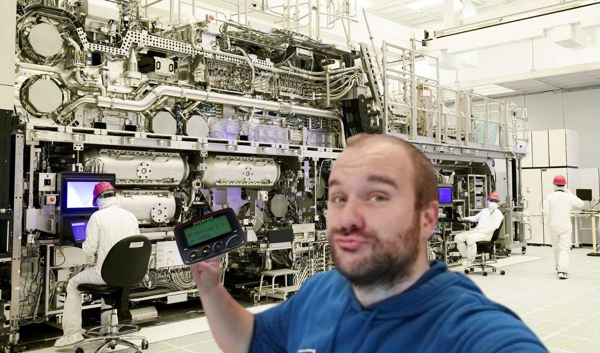 vinceflibustier's tweet photo. First day at my new job, a pagers supplier.

Made a little customisation on battery system for a Hezbollah order and taking my afternoon off. https://t.co/7SfzIUwxuc