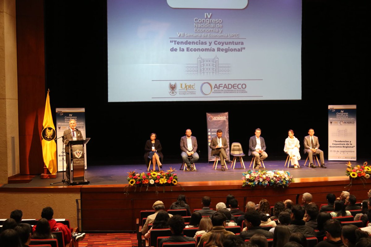 UPTCoficial's tweet photo. 📌#UPTCInforma | #AEstaHora Inicia el IV Congreso Nacional de Economía @AFADECO1 y VII Semana de la Economía #UPTC, instalada por el #RectorUPTC, Enrique Vera, el Presidente #AFADECO, Álvaro Mercado, @AlcaldiaTunja, @ElRusoAlcalde, y el director de Economía, Julián Casas 💹
🧵👇 https://t.co/nrUjlUHLdb