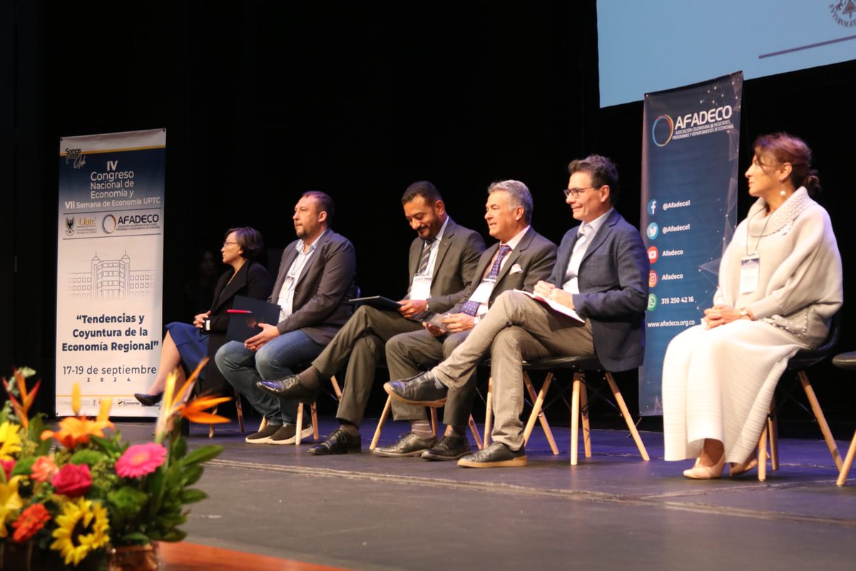 UPTCoficial's tweet photo. 📌#UPTCInforma | #AEstaHora Inicia el IV Congreso Nacional de Economía @AFADECO1 y VII Semana de la Economía #UPTC, instalada por el #RectorUPTC, Enrique Vera, el Presidente #AFADECO, Álvaro Mercado, @AlcaldiaTunja, @ElRusoAlcalde, y el director de Economía, Julián Casas 💹
🧵👇 https://t.co/nrUjlUHLdb