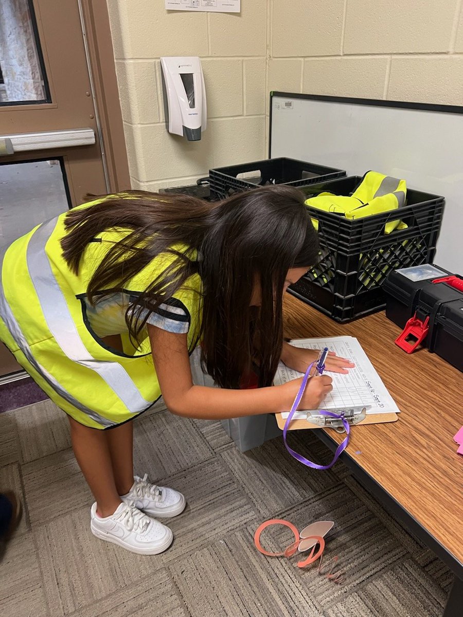 CoachJLozano's tweet image. I'm proud of my kiddos taking pride in serving others. Ella is part of her school's safety patrol, which requires her to be at school at 6:45am for 3 weeks at a time. And Jax, takes time to walk lil brother to class every morning. #EDC #servantfirst