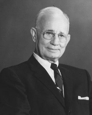 SoulinFemi's tweet photo. Elon Musk, Bill Gates, Warren Buffett...

They all look up to him, the mentor of mentors...

Napoleon Hill.

Here are all his key billionaire mental frameworks at one place:

1. Law of Assumption https://t.co/YBsccHWtDQ