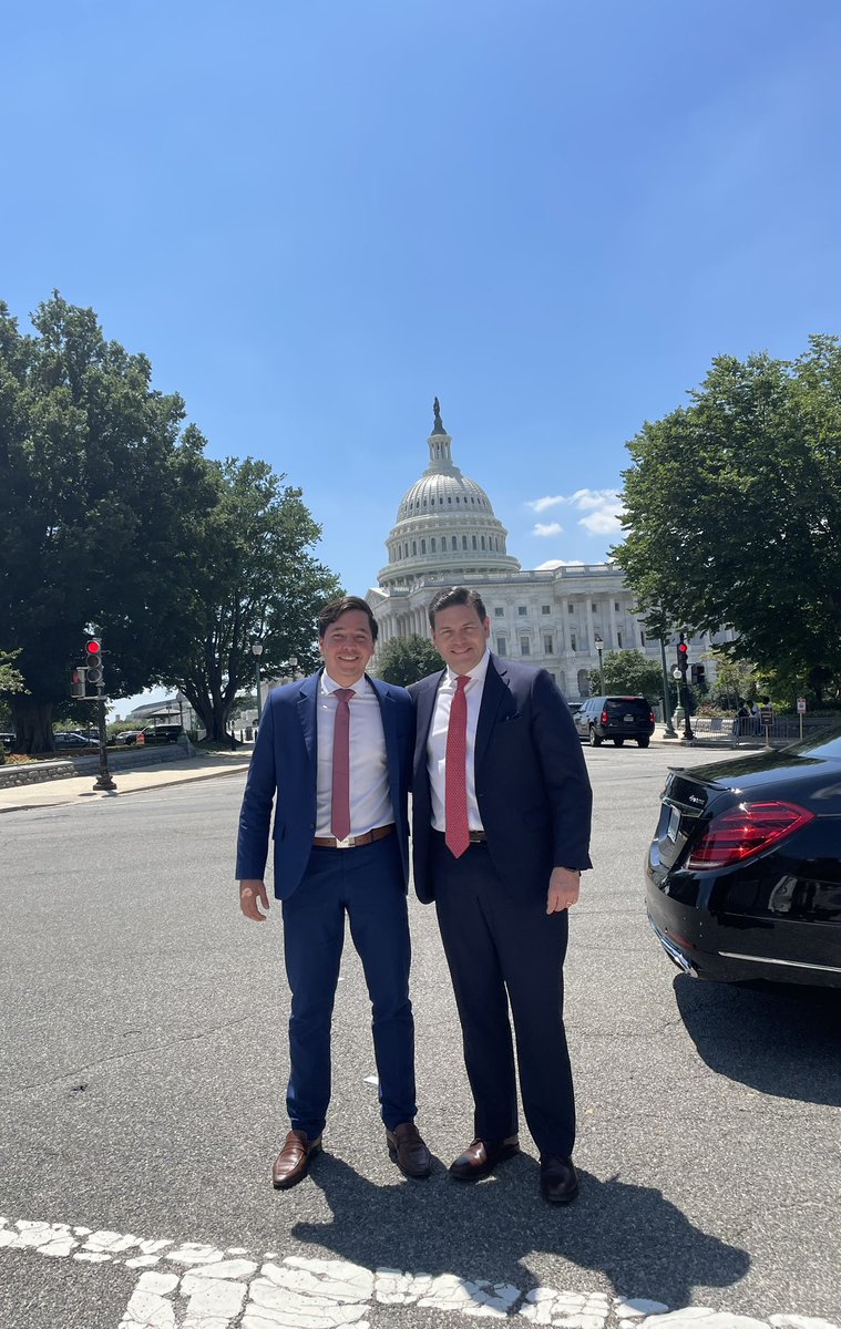 Alinear tu trabajo con tu vocación es una tarea difícil. Durante dos años y medio, tuve la fortuna de conseguir ese logro. 

No pude pedir un mejor mentor para iniciar este camino <a href="/PinzonBueno/">Juan Carlos Pinzón Bueno</a> !🇨🇴
