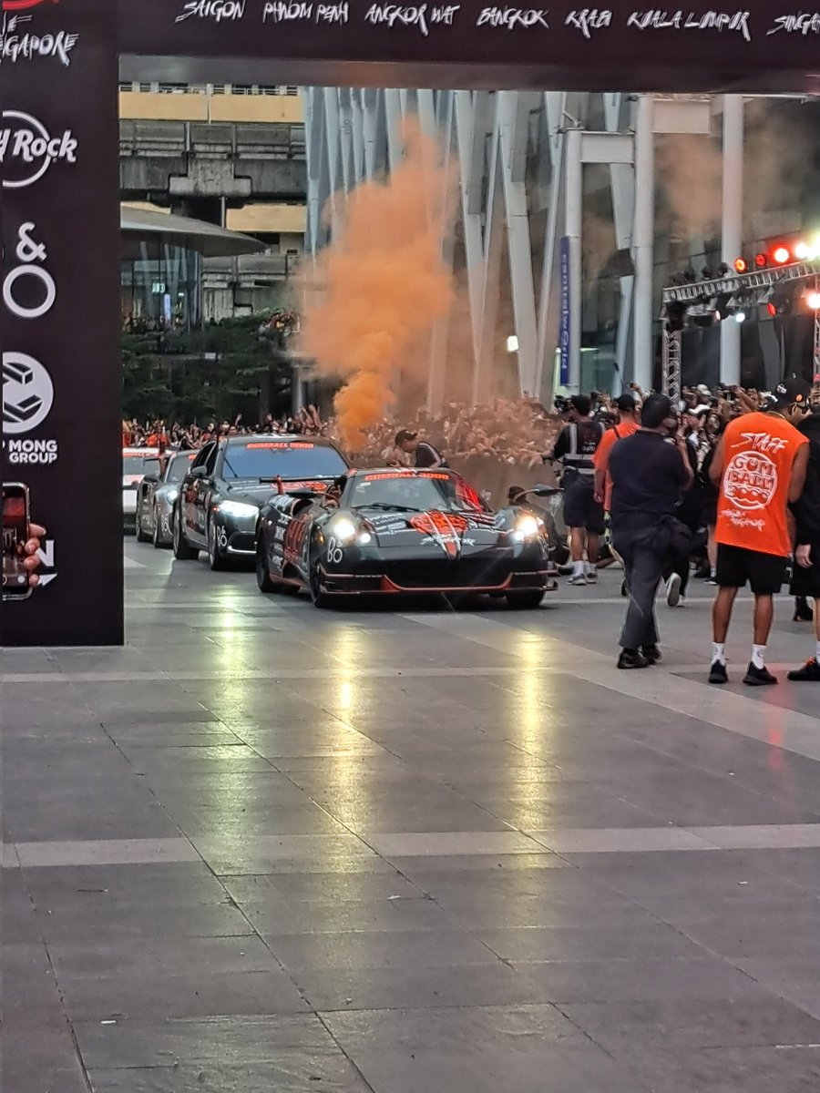Ton_ZoN_'s tweet image. วันนี้เค้ามางาน Gumball 3000 คั้บเปนงานทัวร์รถหรูที่วิ่งจากเวียดนามไปสิงคโปร์รวม7ประเทศ หนึ่งในนั้นมีไทยด้วย วันนี้ได้เจอรถที่ไม่คิดว่าชีวิตนี้จะได้เจอถึงสามคัน 1 ในนั้นคือรถที่ชอบที่สุดด้วยแล้วยังมีรถหรูเท่ๆอีกมากกกเลย
#ZONATA
#Sigmafangs
#cerakins
#lucenes