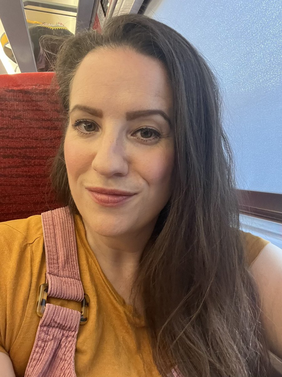 AhernAdele's tweet photo. Serious Educating Rita vibes as I head into London for my first evening class with @cbcreative ✍️📚

Looking forward to meeting my fellow course newbies! https://t.co/Adu3bQXxG0