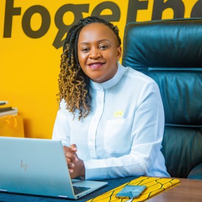 micmag237's tweet photo. 🇨🇲Selon Mitwa Nga'mbi, actuelle DG de MTN Cameroon (qui a prévu un investissement de 225 millions dollars pour 2023-2025), le pays des Lions Indomptables est l'un des plus attractifs sur le continent africain en terme d'investissement privé pour plusieurs raisons. 1/3 https://t.co/Y0xV2j7lt6