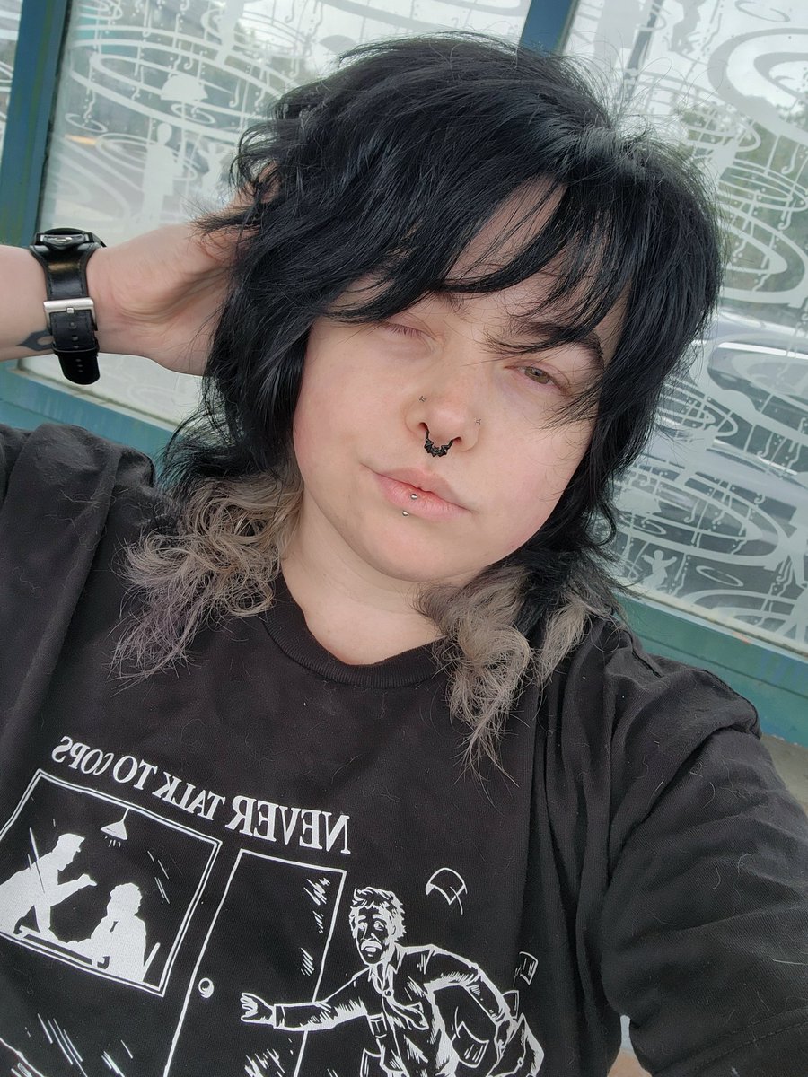 devilcreated's tweet image. my current pretty boy problem is that my hair grows SO SLOW, this is the longest its been since i was in kindergarten