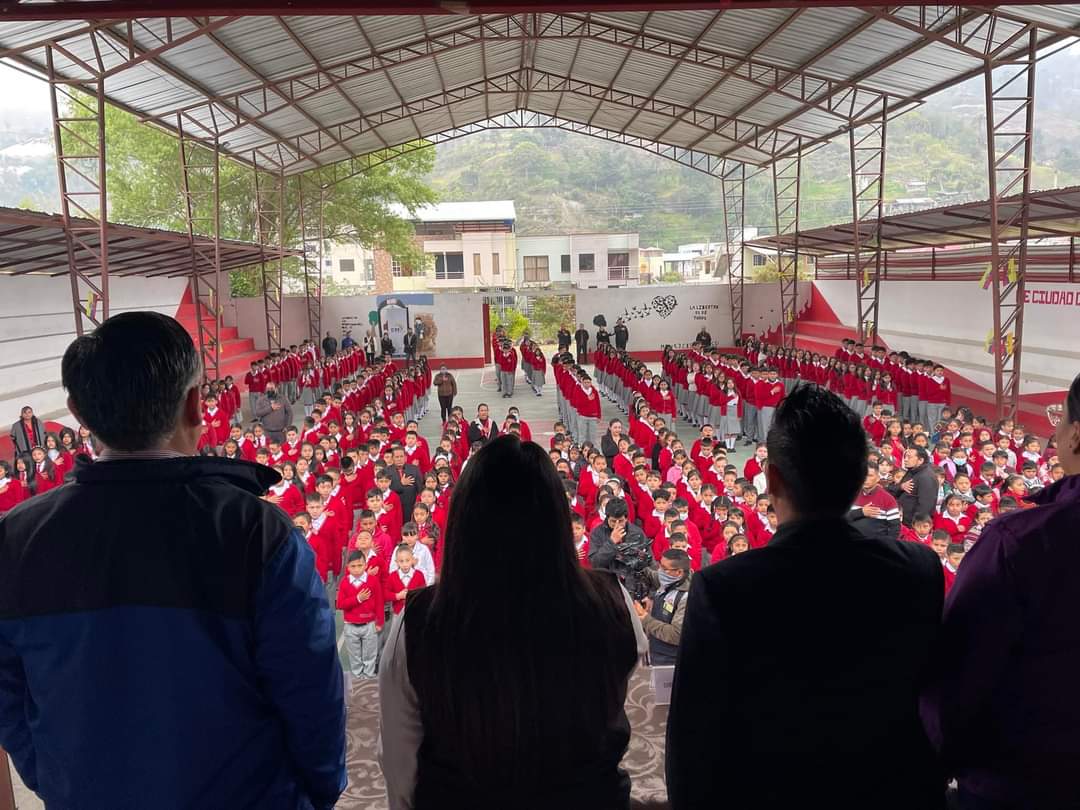 meche_borja's tweet photo. La Democracia tiene que nacer de nuevo cada generación, y la educación es su madre
#EleccionesEcuador2025
#democracia
#Azuay
#JPEA https://t.co/EKYvH7r6CJ