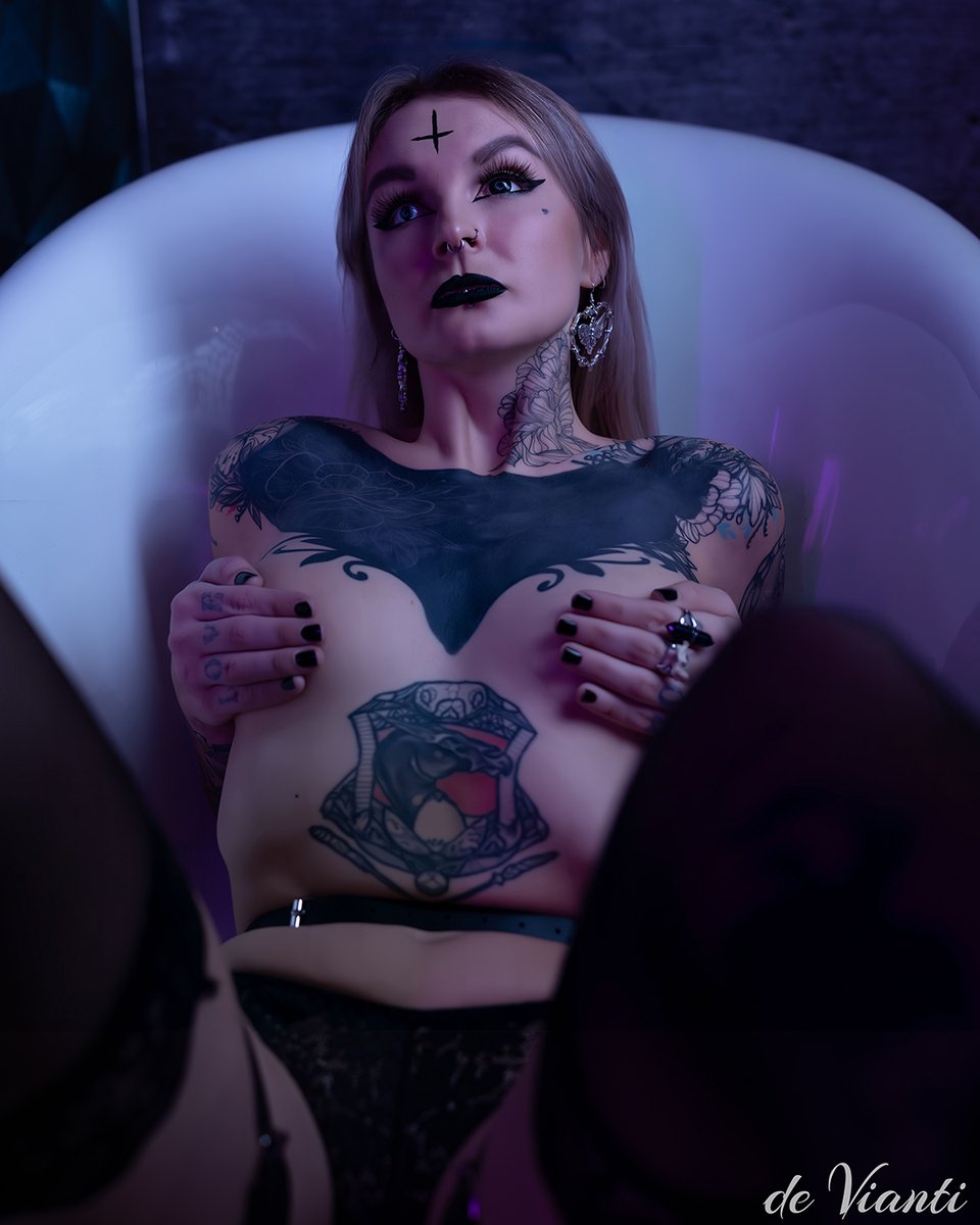 In the beggining of the year we have shooted this with Coraline. And it was amazing! Get full ablum here: patreon.com/posts/black-be…