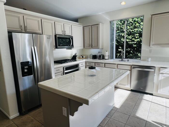 LCHomesSD's tweet image. #SINGLELEVEL HOME #FORRENT! 

2194 Corte Acebo, 
#Carlsbad, CA

4 bed/2 bath/1863 sf
Fridge/washer/dryer included. 
No pets/no smoking. 

Call: 760-436-5111
La Costa Sales &amp;amp; Rentals 
Lic. #01502169

𝑴𝒐𝒓𝒆 𝑫𝒆𝒕𝒂𝒊𝒍𝒔 &amp;amp; 𝑷𝒊𝒄𝒔 𝒊𝒏 𝒐𝒖𝒓 𝒃𝒊𝒐!
#forlease #carlsbadhomes