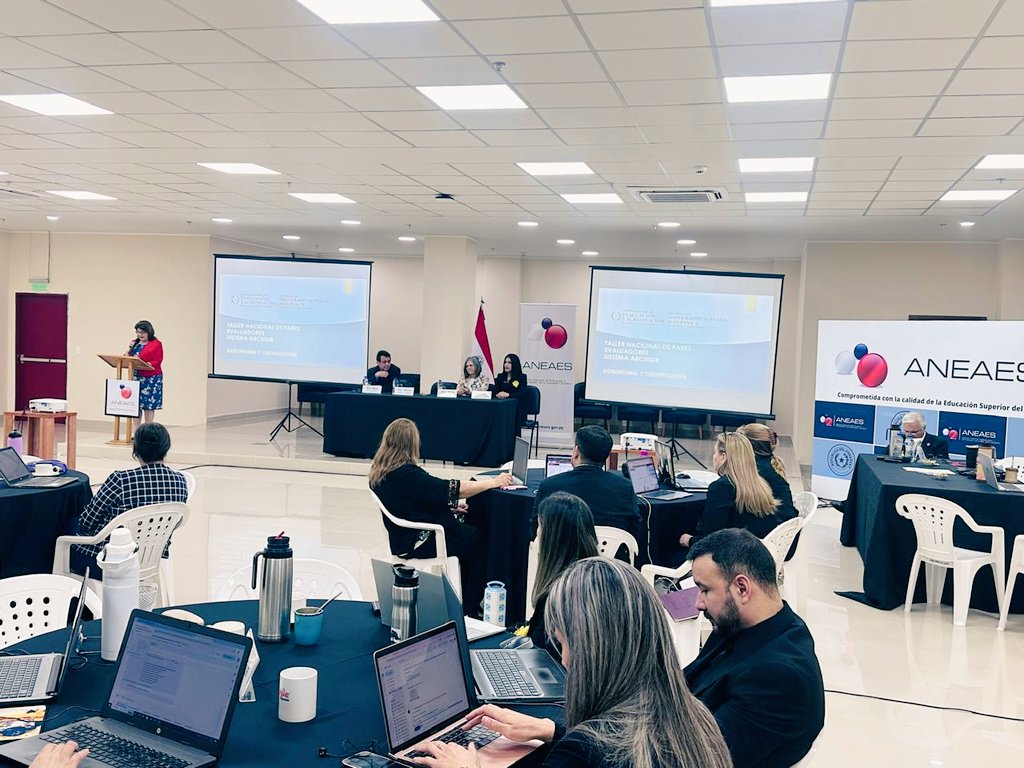 GabinaGavilan's tweet photo. Desde la #ANEAES seguimos trabajando por la calidad de la Educación Superior a nivel regional. Activa participación de los Pares Evaluadores en el Taller Nacional de Pares Evaluadores en el marco del Sistema ARCU-SUR, para las titulaciones de Agronomía y Odontología. https://t.co/Ab2LWy0T0P