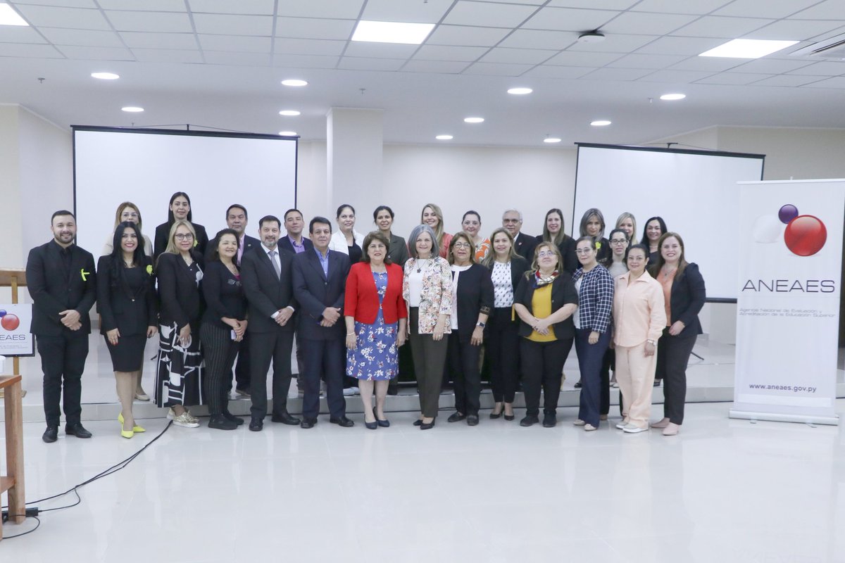 GabinaGavilan's tweet photo. Desde la #ANEAES seguimos trabajando por la calidad de la Educación Superior a nivel regional. Activa participación de los Pares Evaluadores en el Taller Nacional de Pares Evaluadores en el marco del Sistema ARCU-SUR, para las titulaciones de Agronomía y Odontología. https://t.co/Ab2LWy0T0P