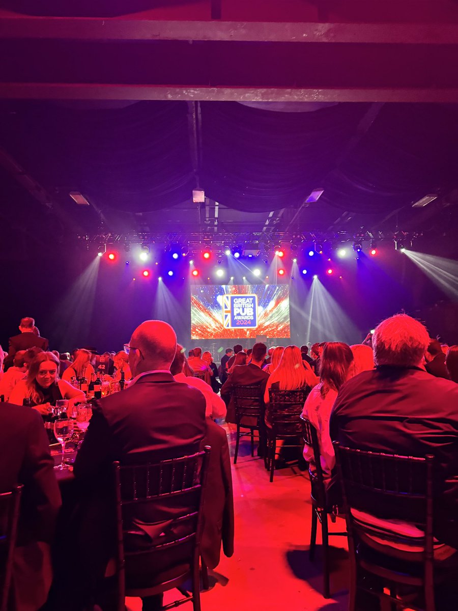 pubaid's tweet image. Live from the Great British Pub Awards with the 
@morningad 

#communitypubs