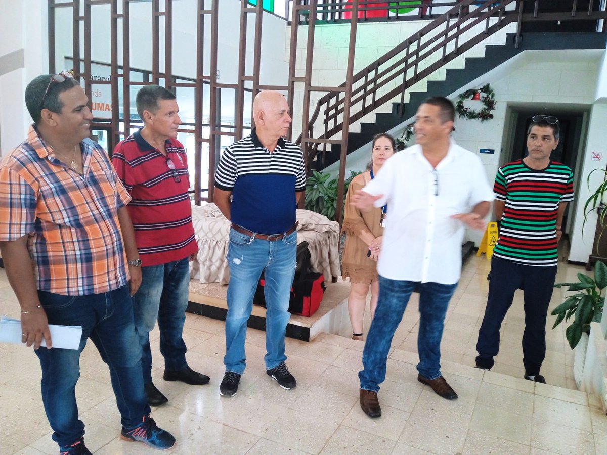 El gobierno de #Artemisa recibió a los jurados del Festival Nacional de la Radio 2024 La #RadioCubana por una mejor programación. #RadioCubanaEnFestival <a href="/Isnail76/">Isnail Albiza</a> <a href="/GladysArtemisa/">Gladys Martínez Verdecia</a> <a href="/YuzaimaCardona/">Yuzaima Cardona</a> <a href="/alfonso_noya/">Alfonso Noya Martínez🇨🇺</a> <a href="/LuisMorlote/">Luis Morlote Rivas</a>