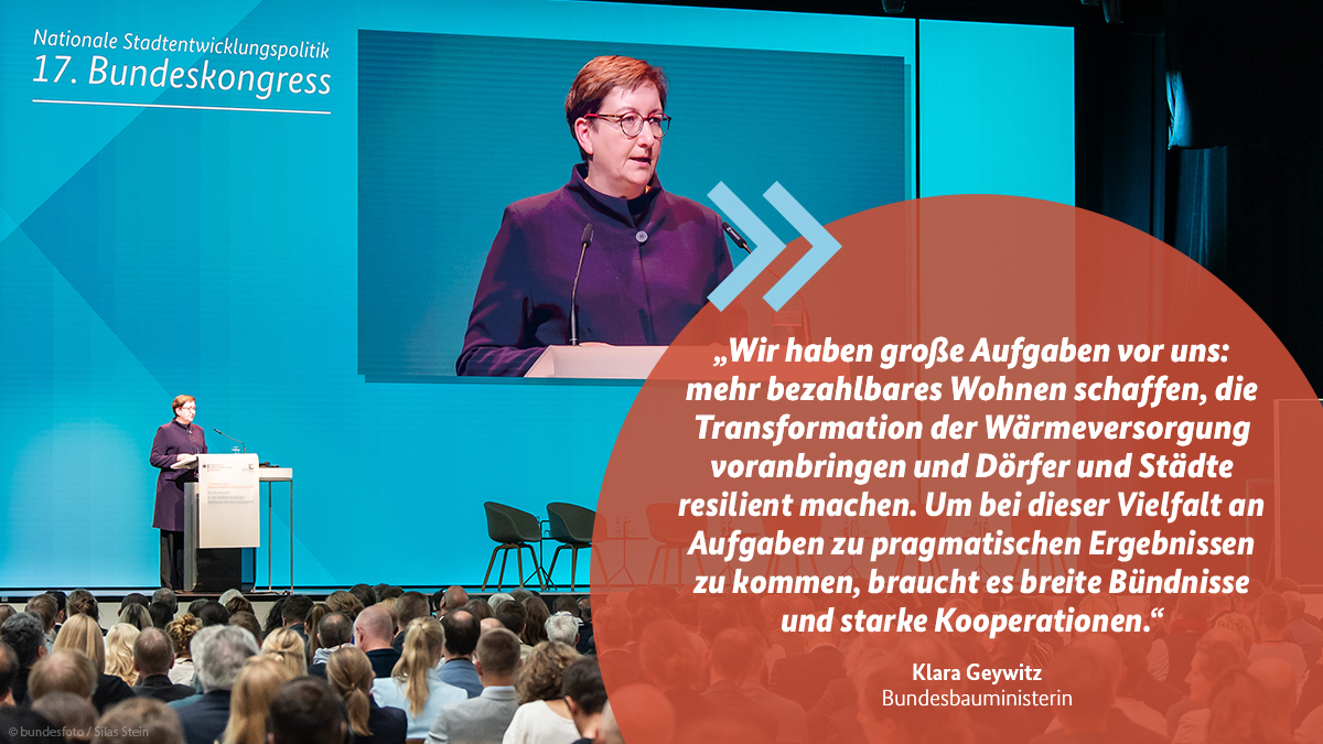 BMWSB_Bund's tweet photo. Der 17. Bundeskongress Nationale #Stadtentwicklungspolitik in @heidelberg_de ist eröffnet. Motto in diesem Jahr: #Kooperationen in der #Stadtentwicklung – Bündnisse für das Gemeinwohl. Bauministerin @klara_geywitz: „Das richtige Thema zur richtigen Zeit.“ #nsp17 https://t.co/lF2E9vy1nR