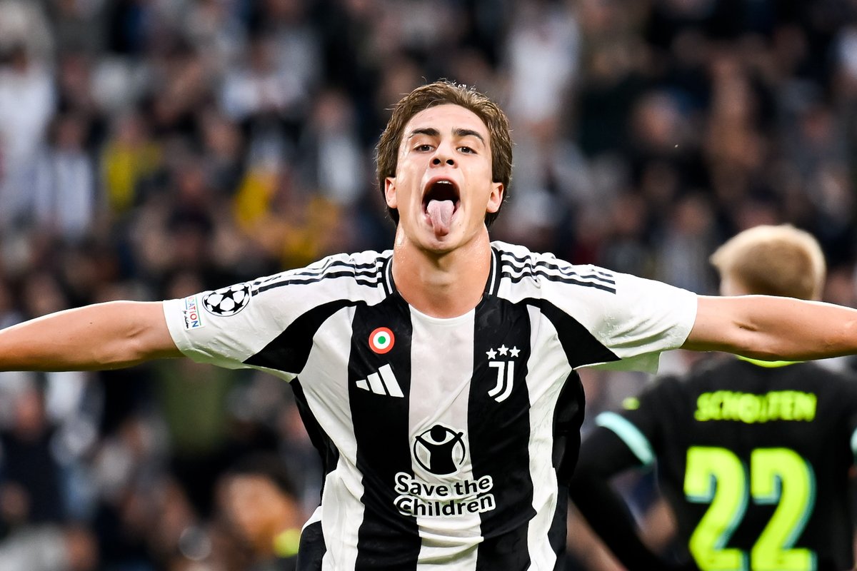 juventusfc's tweet photo. Debutto da sogno in Champions 🔟✨

#JuvePSV #UCL https://t.co/d2shmpHbU0