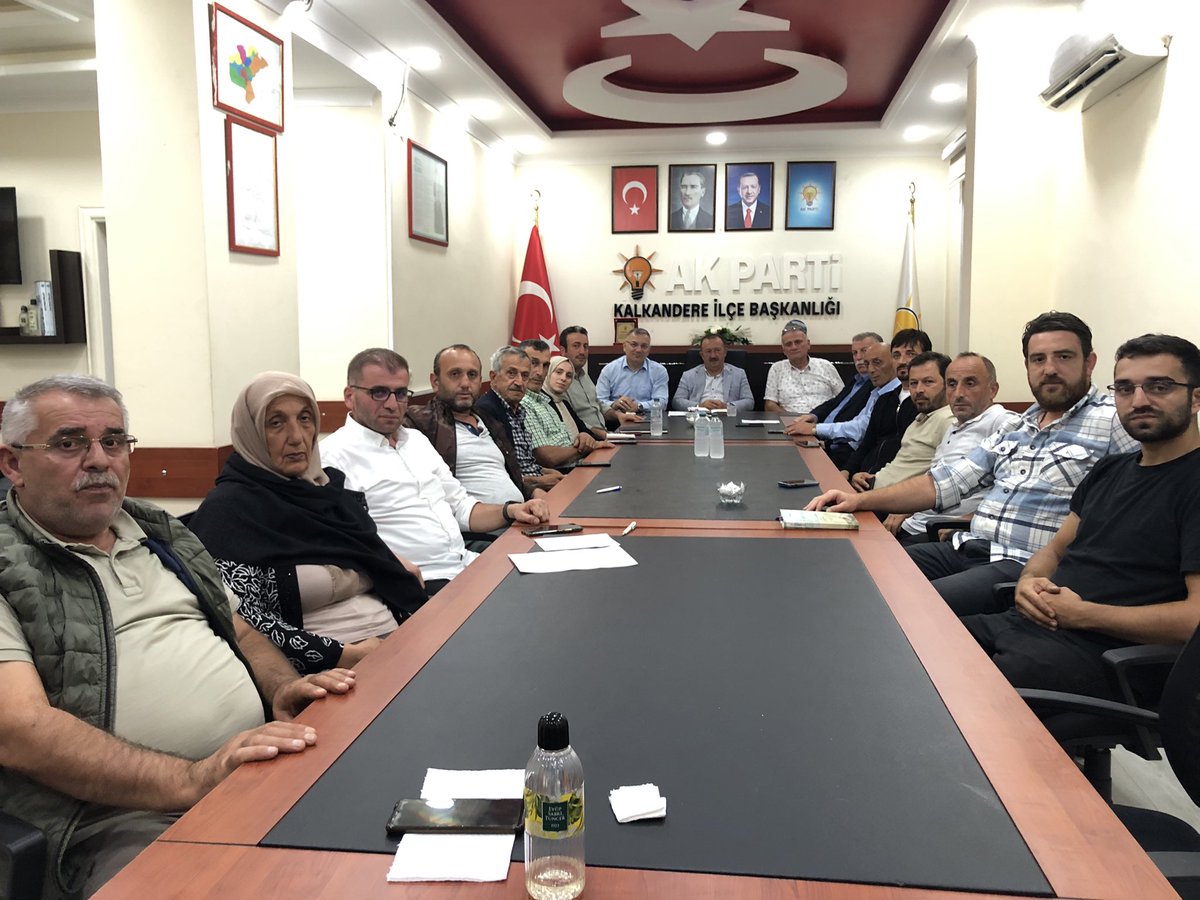 Haftalık olağan yönetim kurulu toplantımızı ilçe başkanımız Hasan AYYILDIZ başkanlığında İl başkan yardımcımız ilçe koordinatörümüz Emin RAKICI, Belediye başkanımız Mehmet YILZMAZ, Meclis üyelerimiz ve yönetim kurulu üyelerimizin katılımıyla icra ediliyor.  
#akparti