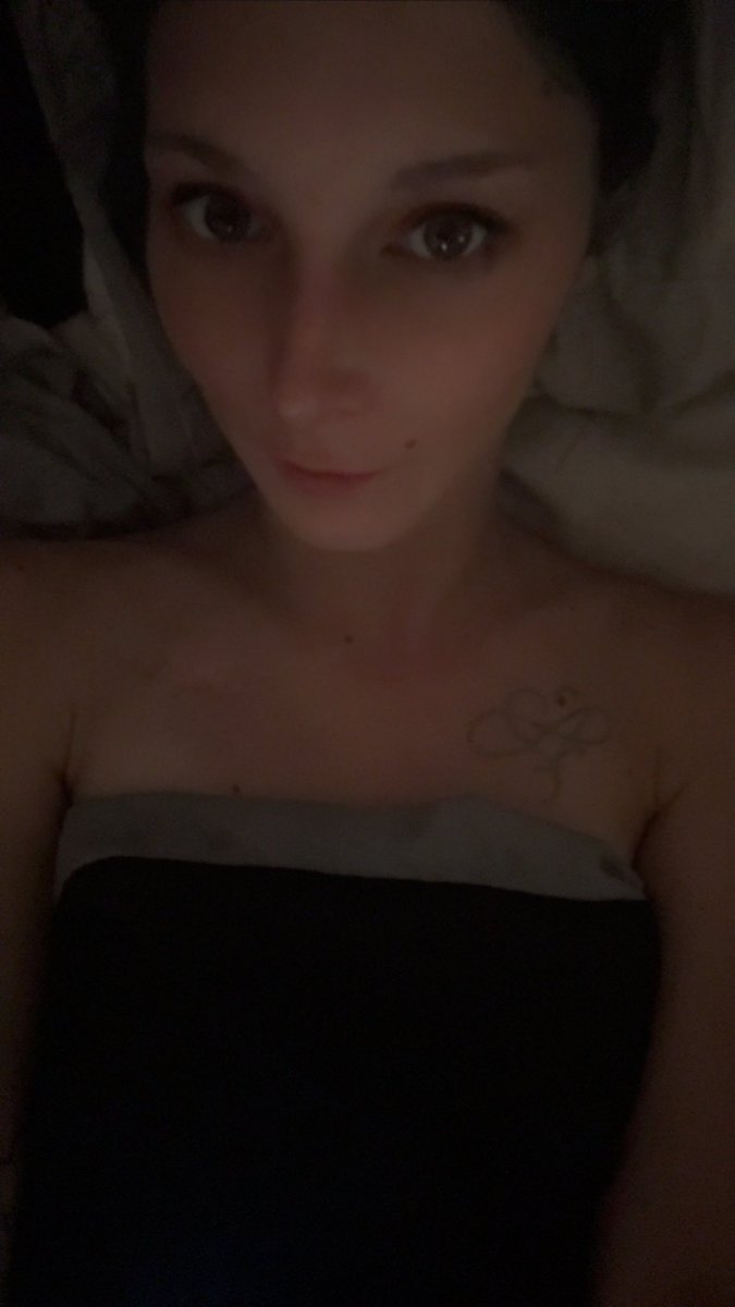 Seratonin816's tweet photo. Good morning lovelies just woke up and about to get on Snapchat https://t.co/EY8alaehDo