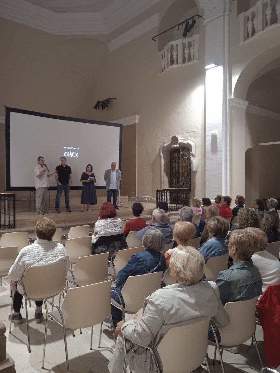 XarxaClack's tweet image. Una seixantena de persones participen ara mateix a l'Auditori de #Cervera  a la presentació del documental 'El meu avi va anar a Cuba'. Moltes gràcies @paeriacervera i associació #LaNova!