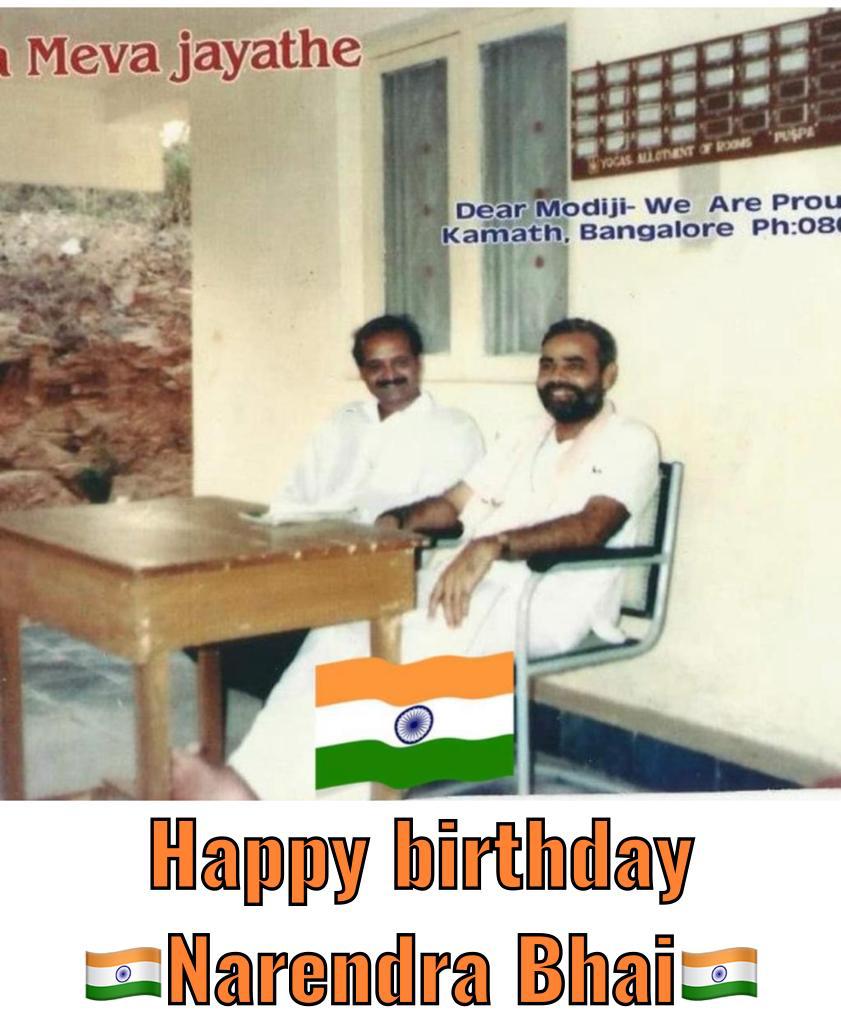 prabhakarpaim's tweet photo. Simplicity explained...Ordinary party worker...World leader.. https://t.co/enHcgEfiXB