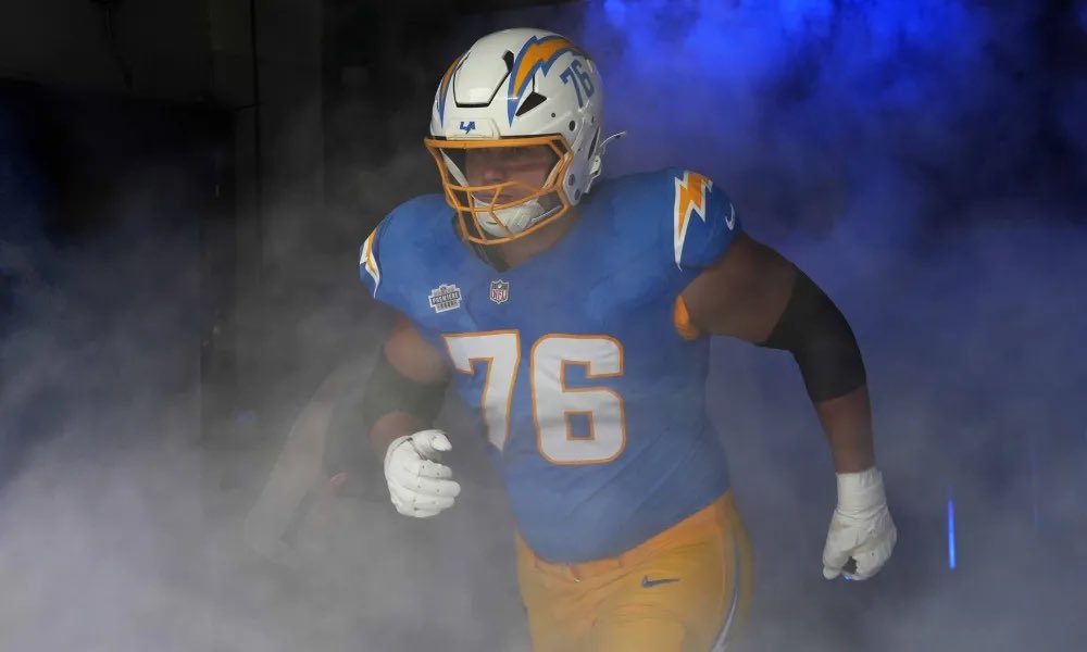 SUPERSTAR: #Chargers rookie tackle Joe Alt held Pro Bowl DE Jadeveon Clowney to the lowest graded game in his 11 year career (30.5).

🤯🤯🤯

ALT IS A SPECIAL PLAYER 

(Via tylerjschoon)