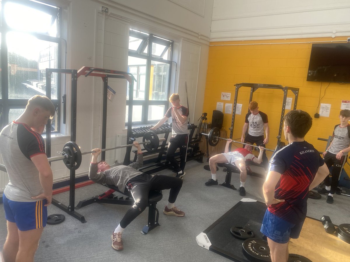taulupefalconer's tweet image. A lot going on in @creaghcollege today 

✅Seniors hitting the Gym 
✅ @CreaghGaa future leaders completing a workshop in performance analysis. 

Train ➡️ perform ➡️ learn ➡️ perform better
🟣🟡 ⚫️🔴
#gaa #coaching #performanceanalysis
