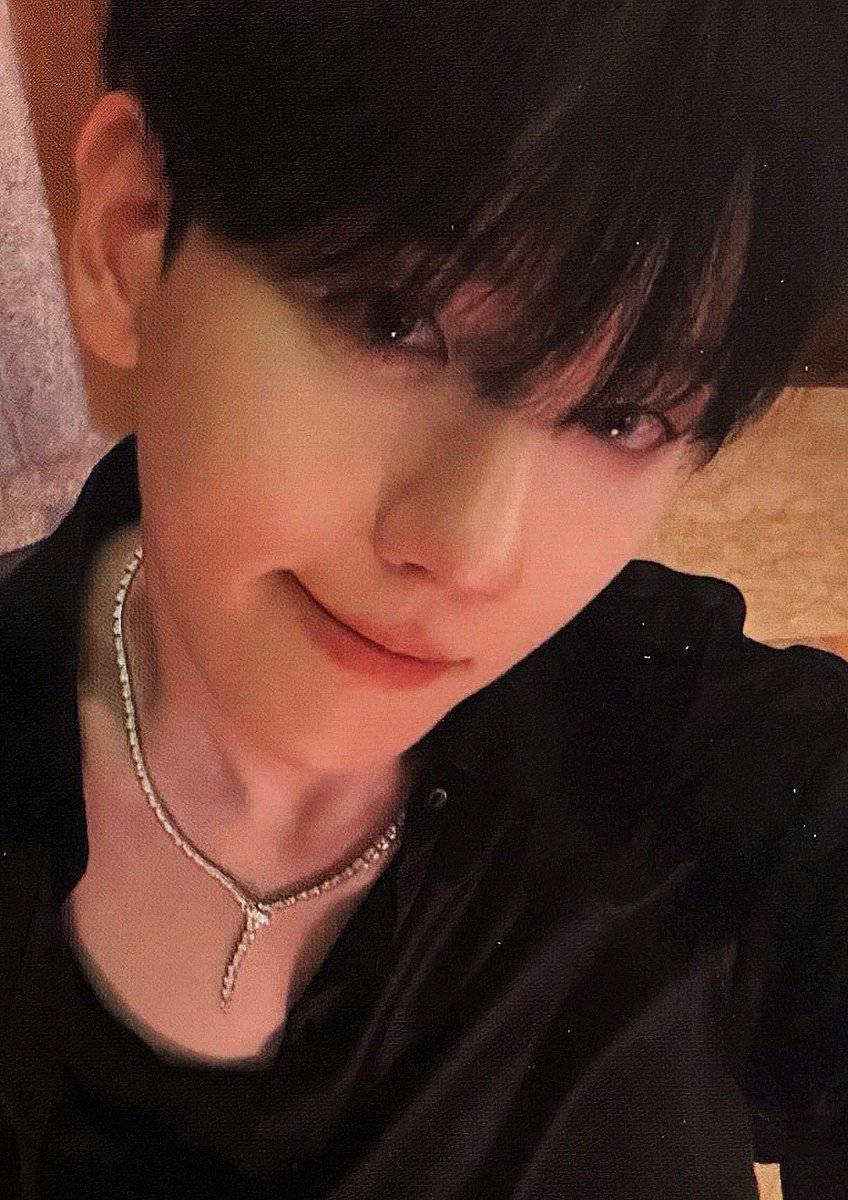 EXOKaikiyo's tweet photo. @INB100_official 伯贤的年纪是可以抽烟的，而且好像他所在的区域是澳门允许抽烟的区域，并且伯贤也道歉了，他真的很好的一个人，如果有人接受不了要脱粉，可以把爱丽棒，专辑和小卡，特来骑寄给我吗￼ https://t.co/47YMSG1ZBR