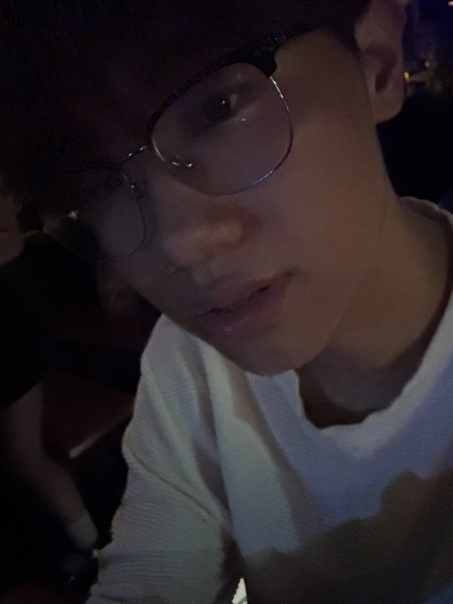 Znan1069's tweet photo. 酒吧 https://t.co/F9jg7gvO3U