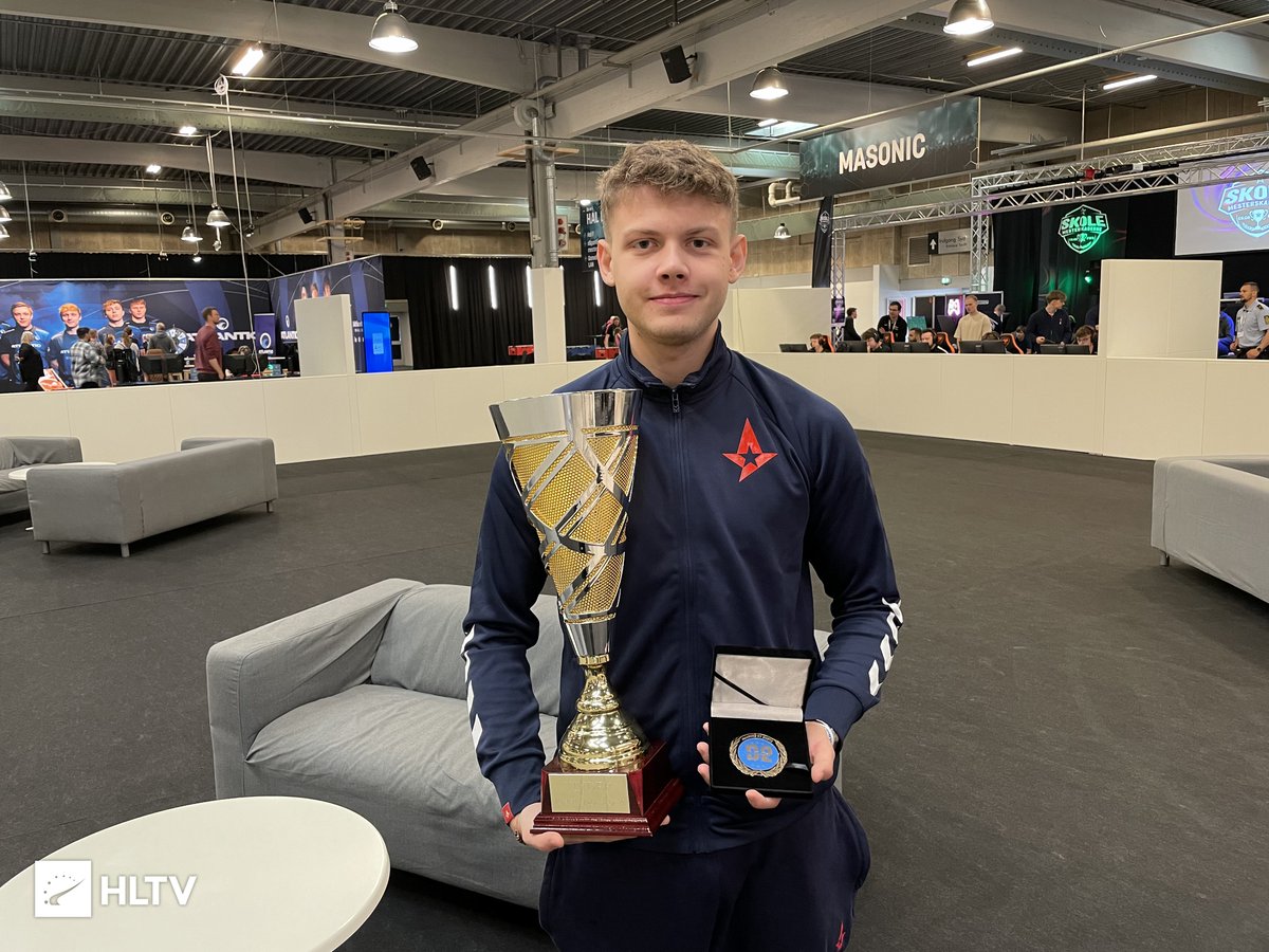 Stratbook tweet media