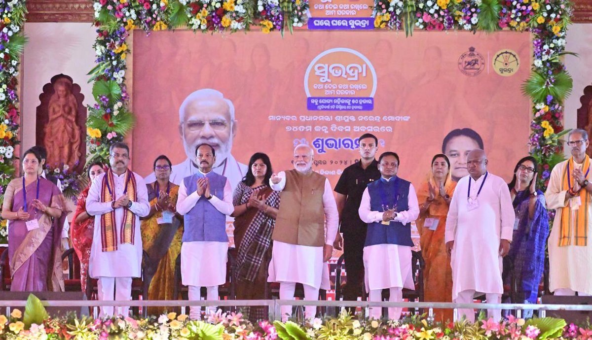 CMO_Odisha's tweet photo. ଏହି କାର୍ଯ୍ୟକ୍ରମରେ ଯୋଗ ଦେଇ ମାନ୍ୟବର ମୁଖ୍ୟମନ୍ତ୍ରୀ କହିଛନ୍ତି ଯେ ମା'ମାନଙ୍କୁ ଆର୍ଥିକ କ୍ଷେତ୍ରରେ ସ୍ୱାବଲମ୍ବୀ କରିବା ପାଇଁ ଏବଂ ଅର୍ଥନୈତିକ ପ୍ରଗତି ପାଇଁ ସୁଯୋଗ ପ୍ରଦାନ କରିବାକୁ ଓଡ଼ିଶା ସରକାର ପ୍ରଗତିଶୀଳ ତଥା ବୈପ୍ଳବିକ ସୁଭଦ୍ରା ଯୋଜନା ଆରମ୍ଭ କରିଛନ୍ତି। ଏହି ଯୋଜନା ପ���ରତି ମା’ମାନଙ୍କ ମଧ୍ୟରେ ଅଭୂତପୂର୍ବ ଉତ୍ସାହ ଦେଖିବାକୁ ମିଳୁଛି। ଏହା ଆମ ପାଇଁ ଖୁବ୍‌ ଆନନ୍ଦର କଥା। ସୁଭଦ୍ରା ଯୋଜନା ସେହି ସବୁ ମା’ମାନଙ୍କୁ ସାହାଯ୍ୟ କରିବ, ଯେଉଁମାନଙ୍କ ପାଖରେ ଉଦ୍ୟମ ପାଇଁ ଆଗ୍ରହ ଅଛି, କିନ୍ତୁ ସେମାନଙ୍କ ହାତରେ ପୁଞ୍ଜି ��ାହିଁ। ମା’ମାନେ କିଛି ରୋଜଗାର କରିବା ପାଇଁ ଇଚ୍ଛା ତ ରଖନ୍ତି, କିନ୍ତୁ କିଭଳି ଆରମ୍ଭ କରିବେ ଜାଣିପାରୁ ନ ଥିଲେ। ସୁଭଦ୍ରା ଯୋଜନା ଏଭଳି ମା’ ମାନଙ୍କୁ ସେମାନଙ୍କ ସ୍ଵପ୍ନ ପୂରଣ କରିବା ପାଇଁ ସାହାଯ୍ୟ କରିବ। #ବିକଶିତଓଡ଼ିଶା

ପ୍ରଧାନମନ୍ତ୍ରୀଙ୍କ ଦୂରଦୃଷ୍ଟିସମ୍ପନ୍ନ ଉଦ୍ୟମରେ ଆରମ୍ଭ ହୋଇଥିବା ‘ସ୍ୱଚ୍ଛ ଭାରତ ମିଶନ’ ଚଳିତ ବର୍ଷ ଏକ ଦଶନ୍ଧି ପୂରଣ କରୁଛି।  ଏହି ଅବସରରେ ସାରା ଦେଶରେ ‘ସ୍ୱଚ୍ଛତା ହିଁ ସେବା’ ଅଭିଯାନ କାର୍ଯ୍ୟକାରୀ କରାଯାଉଛି। ଏହା ୧୫ ଦିନ ପାଇ��� ଚାଲିବ। ସମସ୍ତେ ‘ସ୍ୱଚ୍ଛତା ହିଁ ସେବା’ ଅଭିଯାନରେ ନିଜକୁ ସାମିଲ କରି ଓଡ଼ିଶାକୁ ସାରା ଦେଶରେ ଏକ ନମ୍ବର କରିବା ପାଇଁ ଉଦ୍ୟମ କରିବାକୁ ମୁଖ୍ୟମନ୍ତ୍ରୀ ସମସ୍ତଙ୍କୁ ଆହ୍ୱାନ କରିଛନ୍ତି। #ସ୍ୱଚ୍ଛଭାରତମିଶନ