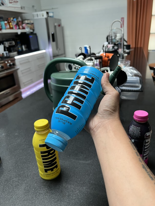 lsaachdz's tweet photo. "Using real items in thumbnails makes a huge impact! I snapped about 50 photos just to get the perfect shot! https://t.co/WbJlHdzyzR