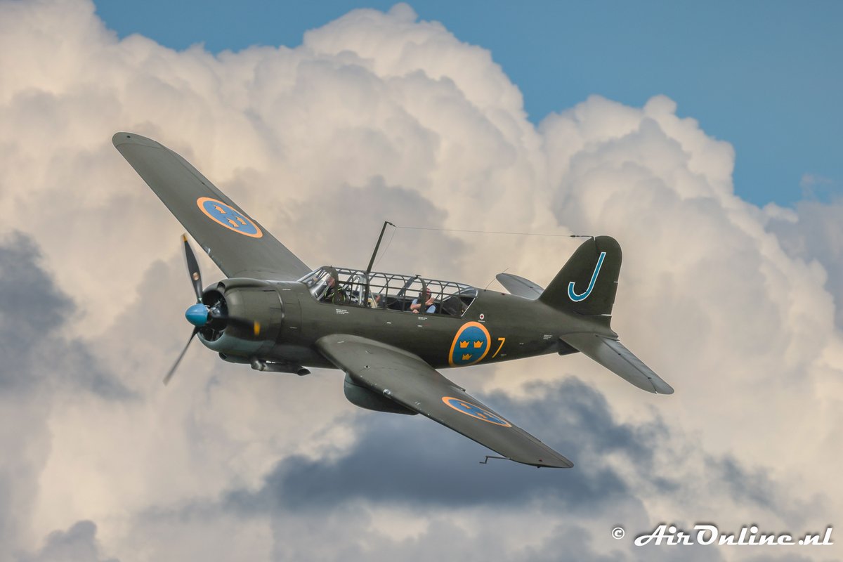 bjfloor's tweet photo. 'Blauwe Johan', de enige vliegende SAAB B 17A kiest Teuge als tankstop
Lees verder op:
https://t.co/87woAhkRk2
#SAAB #EHTE #SEBYH #Teuge #Johan #BlueJohan #SAABB17 @SwAFHF https://t.co/7YVJnUii0n