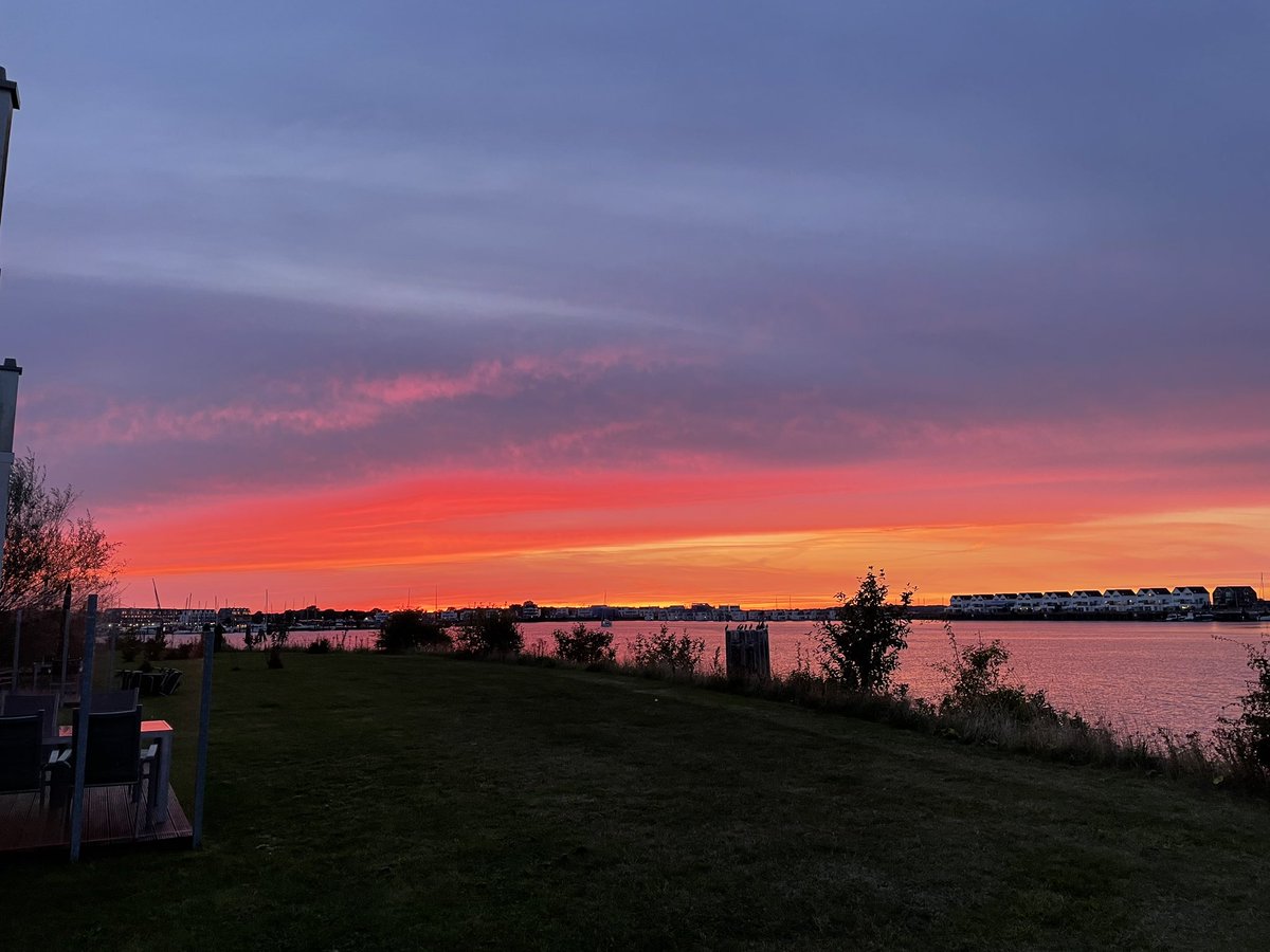 Kain_Aerger's tweet photo. Der Sonnenuntergang in #Olpenitz gibt auch im September alles! Drama! https://t.co/0t6BF7JERv