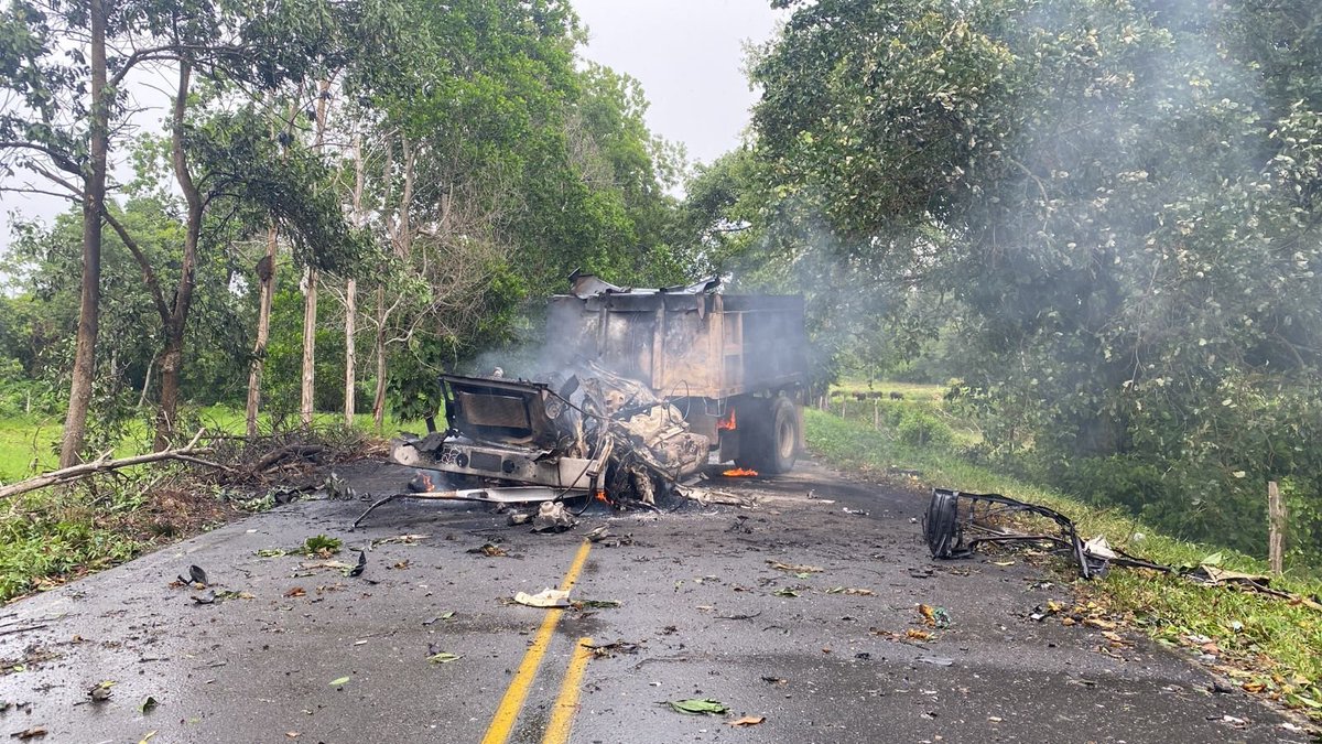 Webinfomil's tweet photo. 🔴 Atención: El Ejército de Colombia confirmó que el ataque a la base militar en Puerto Jordán (Arauca) dejó 16 heridos, seis de ellos están en estado grave. La ofensiva terrorista se llevó a cabo mediante el lanzamiento de cilindros bomba desde una volqueta. https://t.co/B3IzzZSlS6