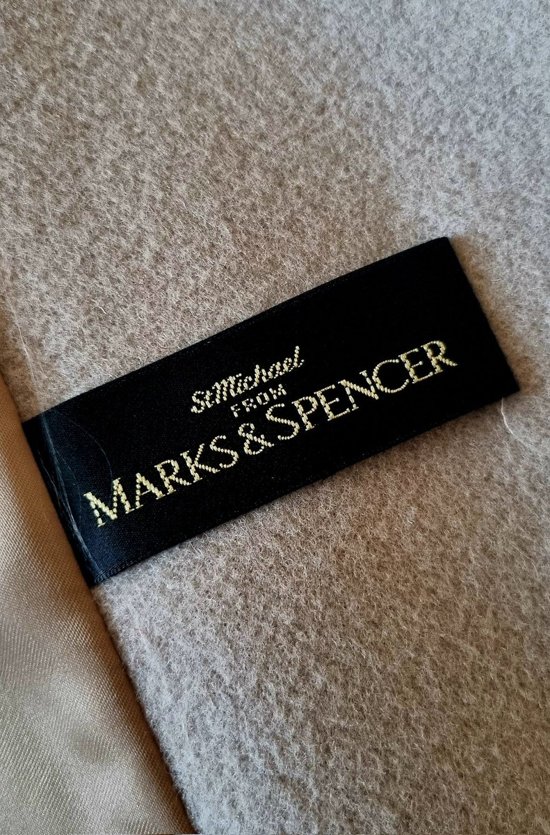 Samanthawinnet1's tweet image. Yippee ! Another cheeky #secondhand buy @oxfamgb , love this ... just need the weather for it now 🤣😂🌞🔥🌞⛱️ #oxfan #secondhandclothes #charityshop #clothestolandfill #womensfashion #marksandspencer @marksandspencer #coat #wool #cashmere