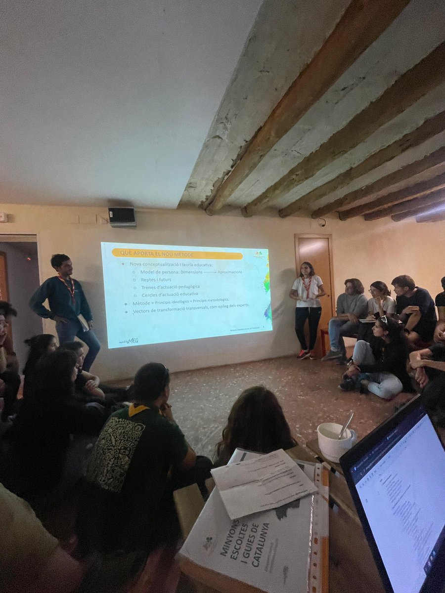 [EEGG🧡💚] Iniciem un nou curs als Espais Generals treballant el nou programa de curs, formant-nos sobre digitalització i preparant-nos per l'AGO.

Gràcies <a href="/MEGAltTer/">Demarcació de l'Alt Ter</a> per acollir-nos!