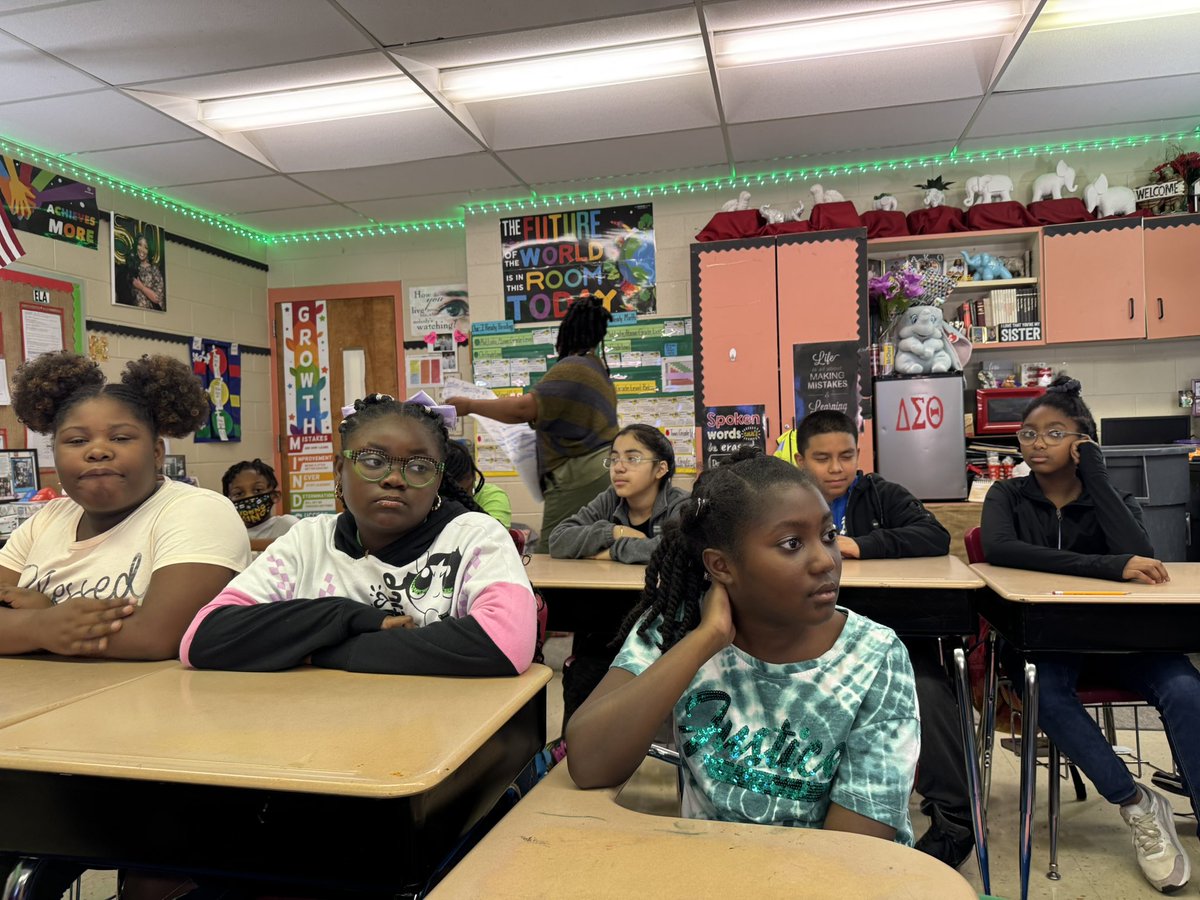 Ms Wilson doing a number talk and comparing decimals a nd fractions Great discussions and hearing students support their reasoning. Verbal formative assessment <a href="/amstiuab/">AMSTI-UAB</a> <a href="/amsti4all/">AMSTI</a>