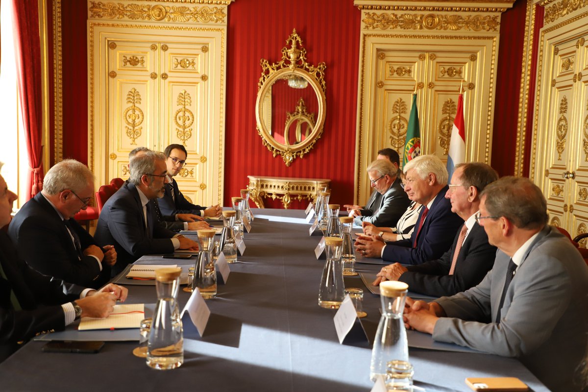 Chambre des Députés (@chambrelux) on Twitter photo Lors de la 2e journée de la visite officielle au 🇵🇹, la délégation 🇱🇺 menée par le Président <a href="/ClaudeWiseler/">Claude Wiseler</a> a rencontré le Ministre d'État et des Affaires étrangères <a href="/PauloRangel_pt/">Paulo Rangel</a> <a href="/nestrangeiro_pt/">Negócios Estrangeiros PT</a> et le Secrétaire d'État au Communautés portugaises José Cesario. Lors de la 2e journée de la visite officielle au 🇵🇹, la délégation 🇱🇺 menée par le Président <a href="/ClaudeWiseler/">Claude Wiseler</a> a rencontré le Ministre d'État et des Affaires étrangères <a href="/PauloRangel_pt/">Paulo Rangel</a> <a href="/nestrangeiro_pt/">Negócios Estrangeiros PT</a> et le Secrétaire d'État au Communautés portugaises José Cesario.