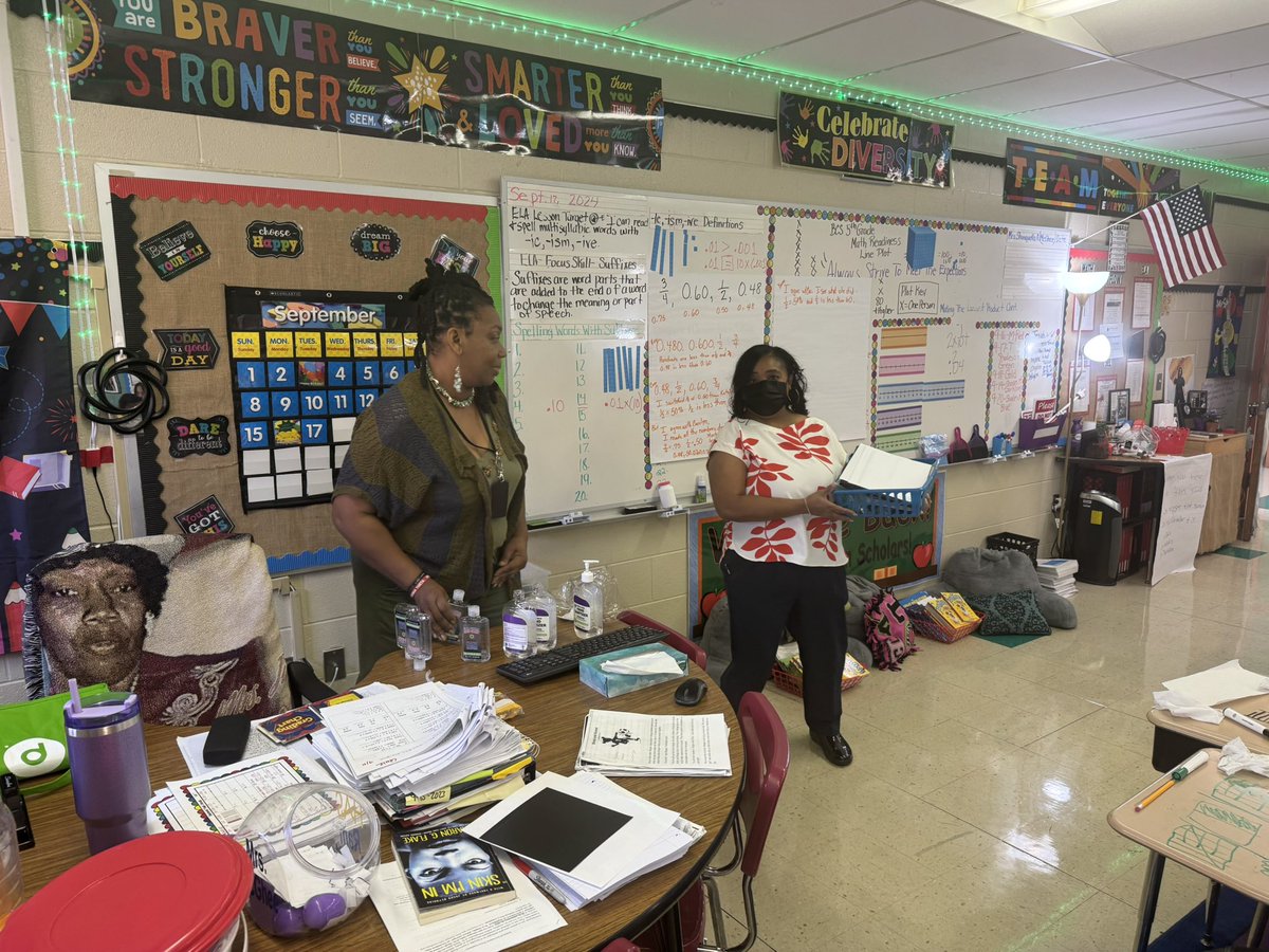 Mrs. McGhee class working with decimal from standard 5.4. She allowed Ms Wilson and me to work with her and her scholars. Loving it! @amstiuan. <a href="/amsti4all/">AMSTI</a>