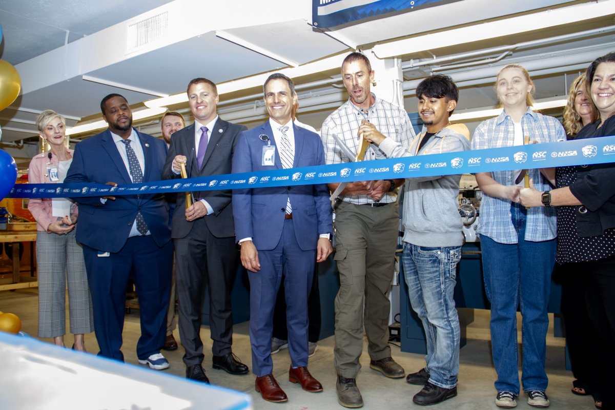 KCNSC's tweet photo. The @Grandviewcsd4 Advanced Manufacturing Lab had its ribbon cutting on Friday. The @KCNSC is proud of the work that went into the shop to educate students in #STEMM fields and help prepare Grandview students for the future workforce. https://t.co/szCyF7SSDu