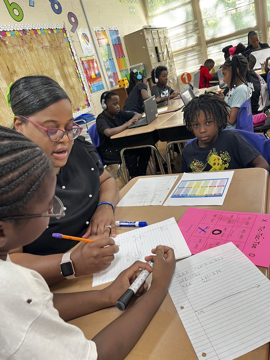 Coach Robinson <a href="/Glen/">Glen （グレン）</a> Oaks coteaching this morning in a small group… subtracting on a number line. <a href="/amstiuab/">AMSTI-UAB</a> <a href="/amsti4all/">AMSTI</a>