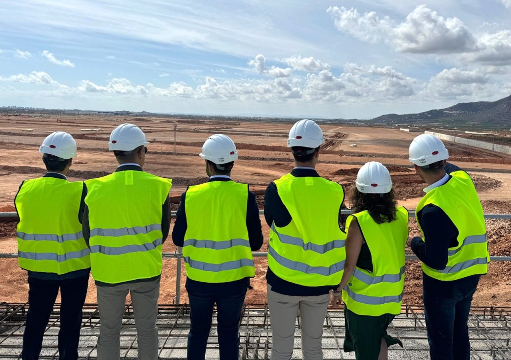 🏗️L'alcalde de Sagunt i el CEO de SEAT visiten les obres de la gigafactoria de bateries comarcalcv.com/art/364574/lal…