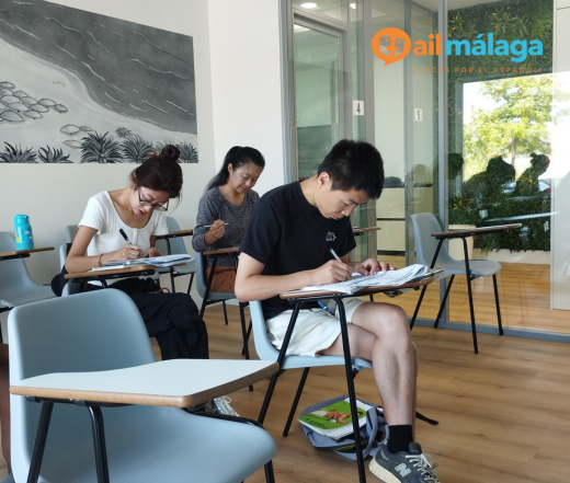 ailmalaga tweet picture