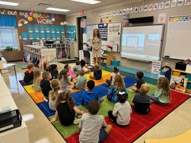SCBarYLD's tweet image. Here are more photos of our Young Lawyers visiting local schools to share engaging presentations on civics, government and what it's like to be a lawyer.