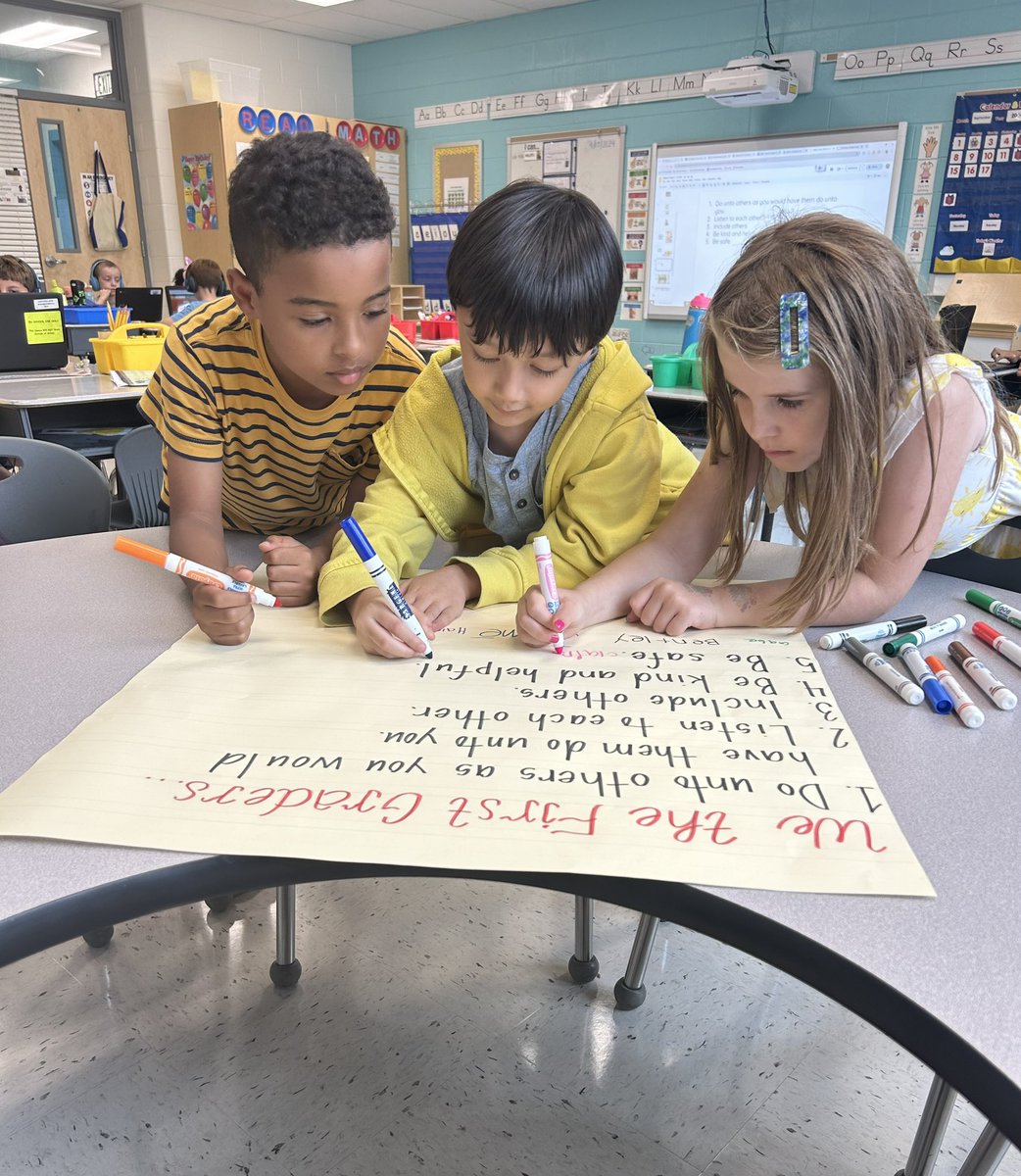 We celebrated Constitution Day by creating and signing our class constitution 🇺🇸 #WeTheFirstGraders <a href="/arnoldaacps/">Arnold Elementary</a> <a href="/AACountySchools/">AACPS</a> <a href="/AACPS_CI/">AACPS C&I</a>