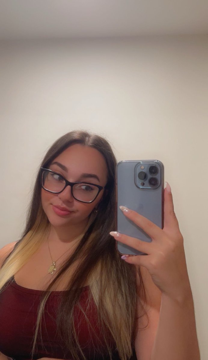 whoseleni's tweet image. me-dia