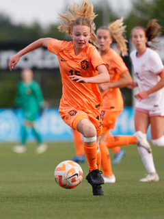 Sinds afgelopen voorjaar hebben we een heuse international in ons midden: Fleur Nielen, spelend in JO15-1. Omdat we als <a href="/vvgemert/">vv Gemert</a> natuurlijk trots op haar zijn, op de site een klein inkijkje in haar voetballeven.
vvgemert.nl/fleur-nielen-d…