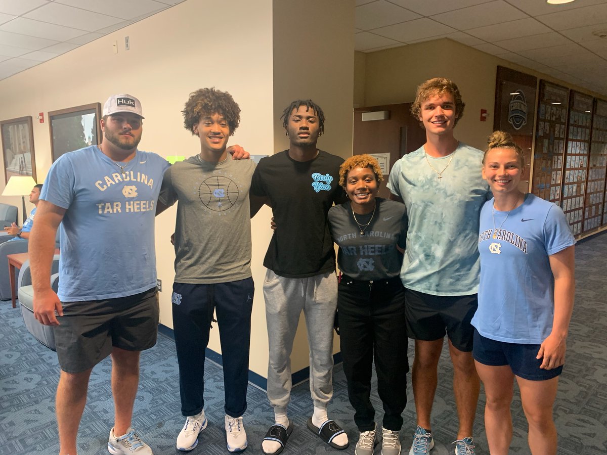 _SimplyDa's tweet image. So much can happen in 3 years. Thank you for the love, laughs, and lessons. Chapel Hill is a special place, grateful to have been a Tar Heel #GDTBATH 🏀🏌‍♂️🤸🏿‍♀️🥍