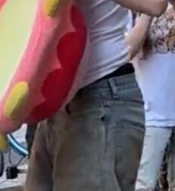 d3adfix's tweet photo. His ass cant stay in his pants anymore #freeass https://t.co/m7Na127Y6x